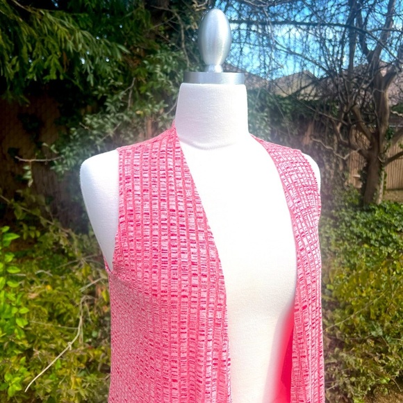 LULAROE Coral 🌺 Sleeveless Knit Cardigan - Picture 2 of 8